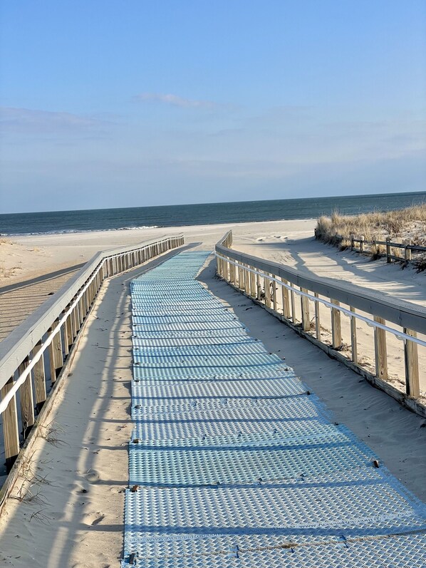 34th St Beach = Lifeguards, Mobility Challenges Accessible, Bathrooms, Showers