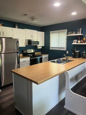 Kitchen stock with all the necessities. 