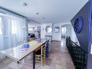 table / table