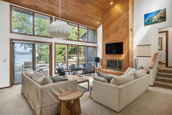Just the lake house you have been looking for