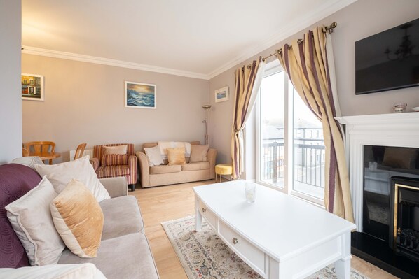 Living Room (1)