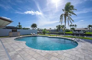 Beautiful Private Southern Facing Pool Area