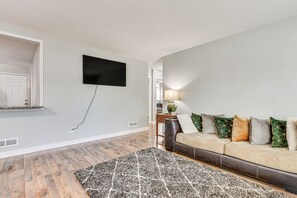 Living Room | Flat-Screen TV