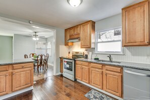 Kitchen | Updated Appliances | Granite Countertops