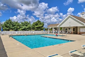 Community Amenities | 2 Outdoor Pools