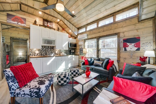 Broken Bow Vacation Rental | 1BR | 1BA | 520 Sq Ft | Stairs Required