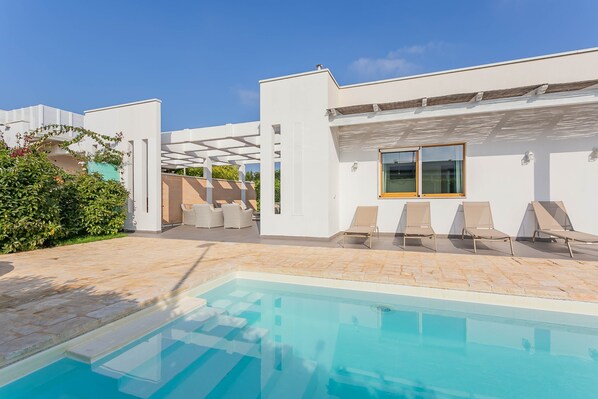 Superb Polignano a Mare Villa | 3 Bedrooms | Villa Rottocanto | Short Drive to Town & Beach