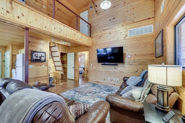Main Cabin - Living Room