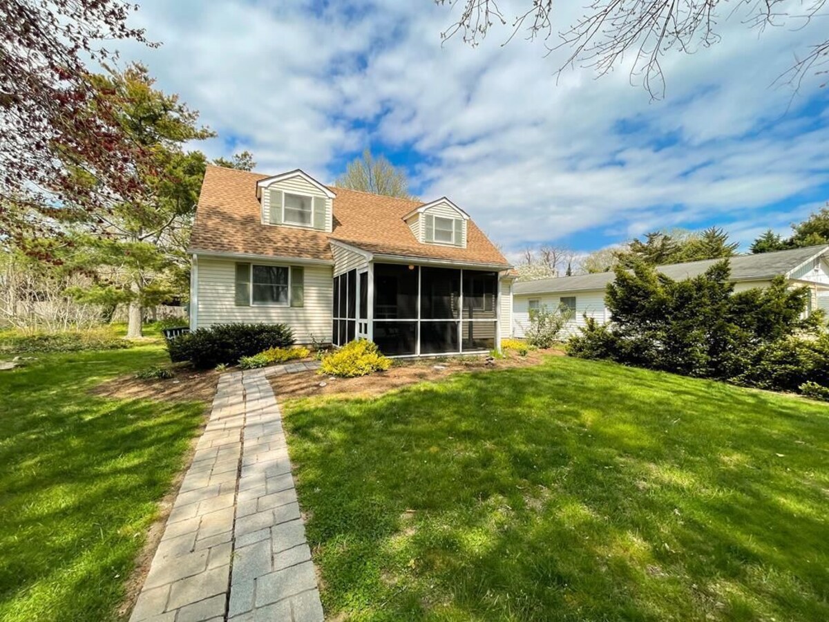 4 Bedroom House with Screened Porch, Sleeps 10