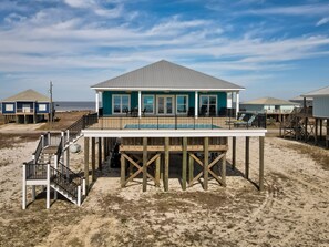 Amazing beach cottage vacation rental with Dauphin Island Real Estate. Quick and easy beach access