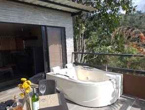 Bain à remous extérieur