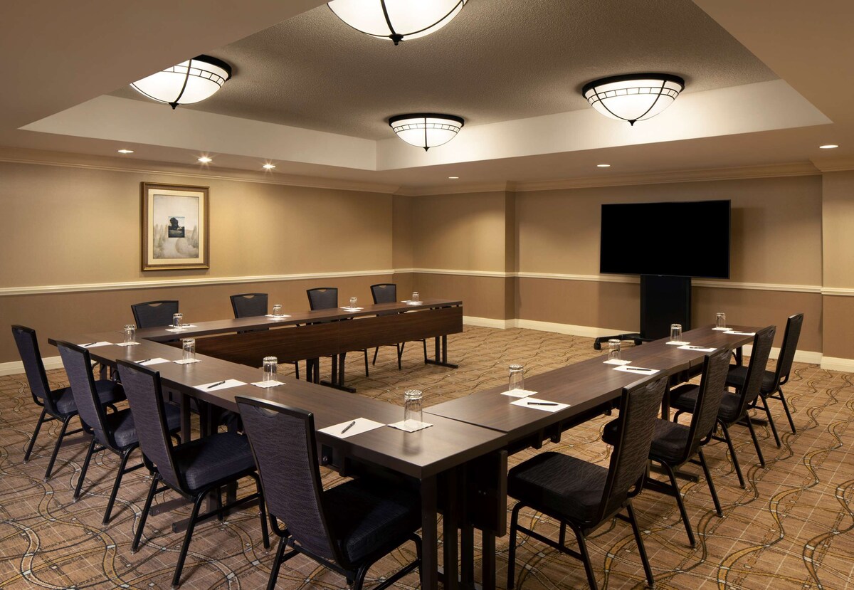 2 Connecting Suites at a 4⭐️ Hotel