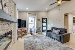 Living Room | Smart TV