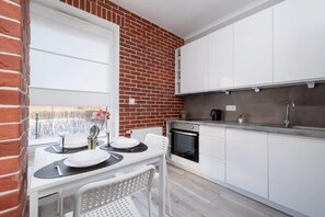 Fully equipped kitchenette