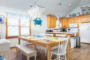 Kitchen & Dining Area