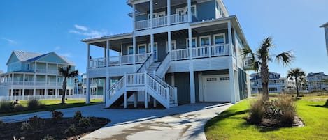JS Palace. Exquisite new construction home in Pointe West.