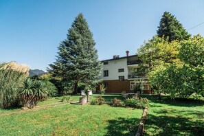 Vila Labod and green surroundings