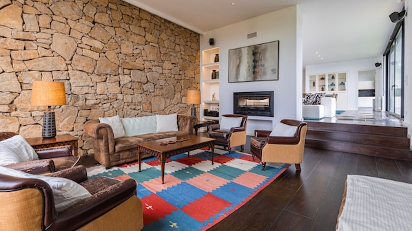 Where comfort meets sophistication. Sink into plush furnishings, surrounded by tasteful decor and ambient lighting that creates an inviting atmosphere for both relaxation and entertaining. #airbnb #lovelystay
