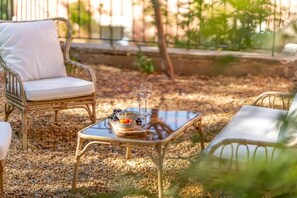 A sunny suspended terrace, perfect for an evening aperative or a morning coffee