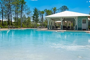 Beautiful Nature Walk pool 