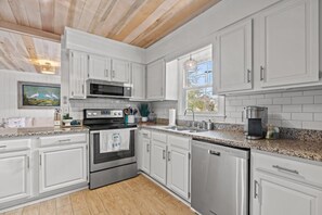 All modern appliances to make meal preparation a breeze.