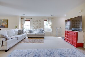 Living Room | Smart TV | Xbox | Free WiFi