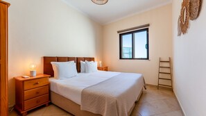 The bedroom offers comfortable mattresses and quality bedding for a good night's rest
#bed #bedroom #relax #algarve #portugal