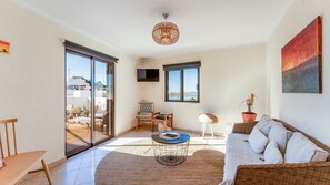 Enjoy the sunshine coming through the window while watching some TV or reading a book
#livingroom #balcony #relax #tv #algarve #portugal