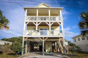 2 Levels - Balcony On both Levels