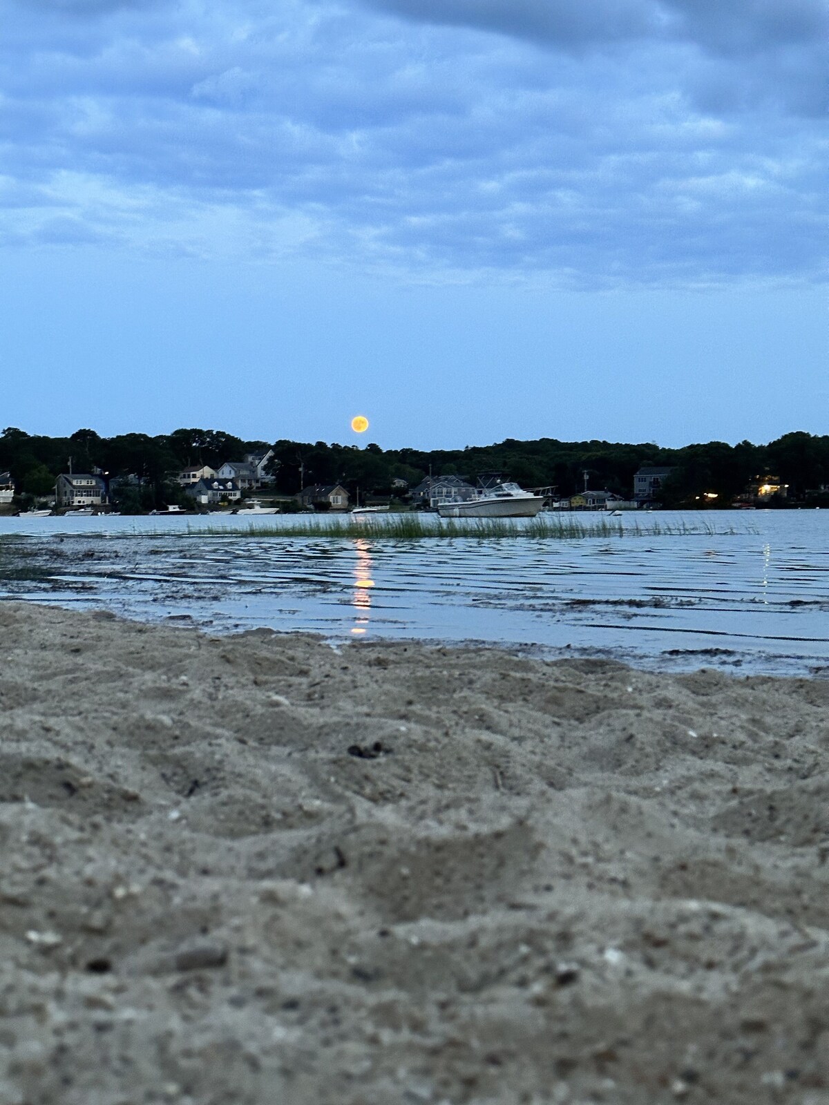 ⭐️NO SHARKS here!   NO BRIDGE traffic!   ONSET, MA is all tranquility.  ‍♀️