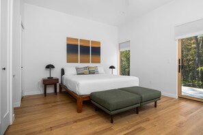 Master suite king size bed