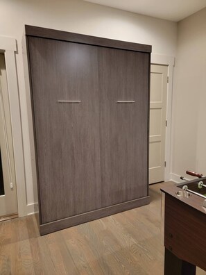 Top floor murphy bed