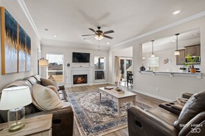 Open concept living room, dining, & kitchen!
