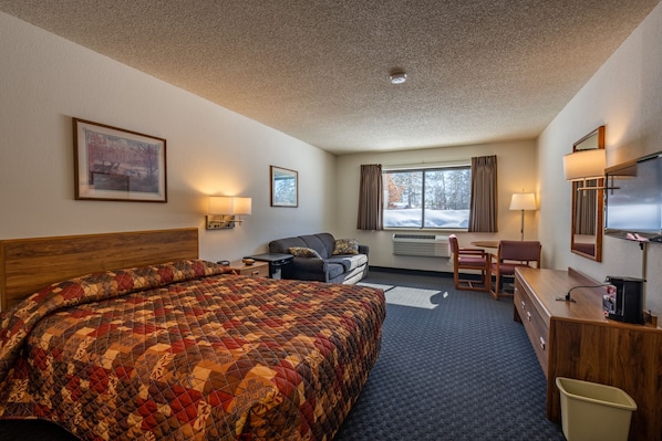 Enjoy a view of Main Street and the parking lot from this snug room, perfect for keeping an eye on your vehicle. Relax on a Queen bed or the sleeper sofa, with plenty of storage for your belongings. Features include an in-room coffee maker for a warm brew and a mini fridge for your snacks. A perfect mix of convenience and comfort.