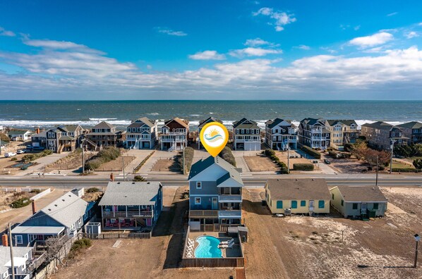 Barefeat is just across the street from the ocean, so you can soak in the views and fresh ocean air all day long long!