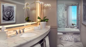 Gulf Tower King Bathroom