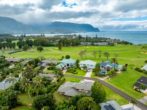 Only Minutes to Hanalei Bay