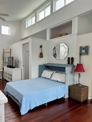 Fold out queen size bed. Very comfortable.