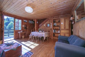 Living room with entrance to the terrace