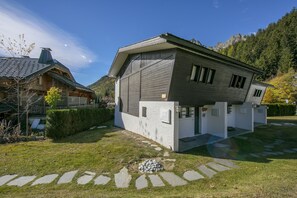 Entrance to Demi Chalet Charpoua