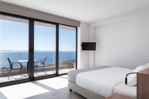Bedroom With City view and King Size Bed