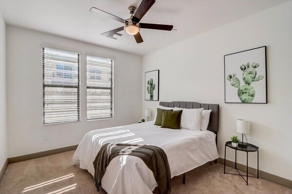 Modern CozySuites on the Town Lake waterfront! 18