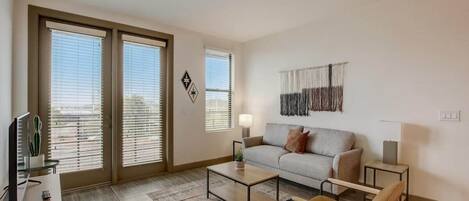 Modern 2BR CozySuites on Town Lake waterfront! 13