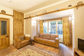 Bridge House sitting room