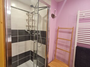 douche 
Toilette séparée