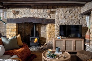 27 - Jasmine Cottage - GL54 2DW - Web