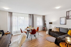 Das Wohnzimmer ein Ort der für ein harmonisches Miteinander sorgt.