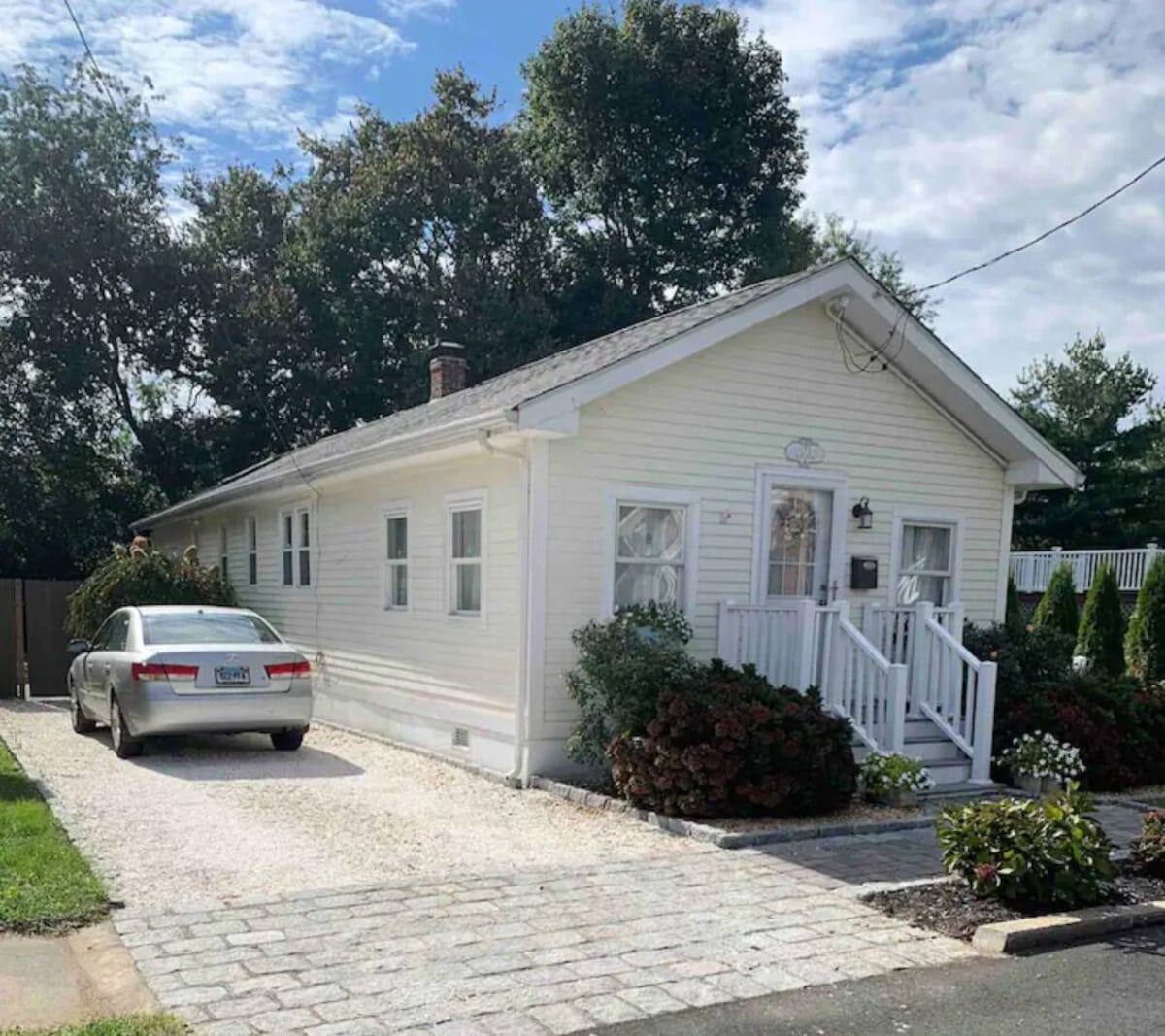 Beach Bungalow “Anchor Down” 5 min walk to sand!