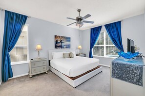 Ostentatious Bedroom of the Home in Kissimmee Florida - Cozy retreat with a plush bed, perfect for relaxation - Smart TV and Netflix - Luxurious bedding for a restful night's sleep