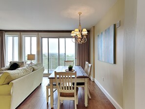 Dining Area - (Grand Sandestin #2615)